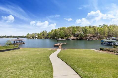 Honeysuckle Lake Keowee Waterfront Retreat