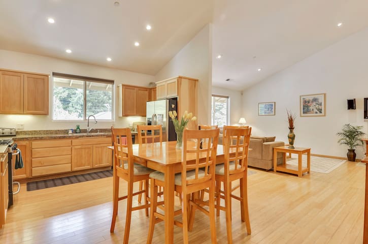 Russian River Vacation Homes managed Airbnb listing 3