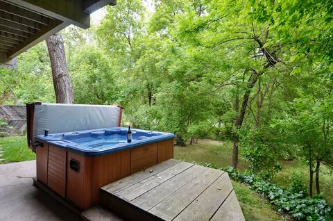 Contente – Riverfront, Game Room, Spa!