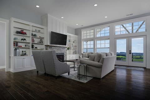 Vineyard Views, Four Master Suites, Free Tastings