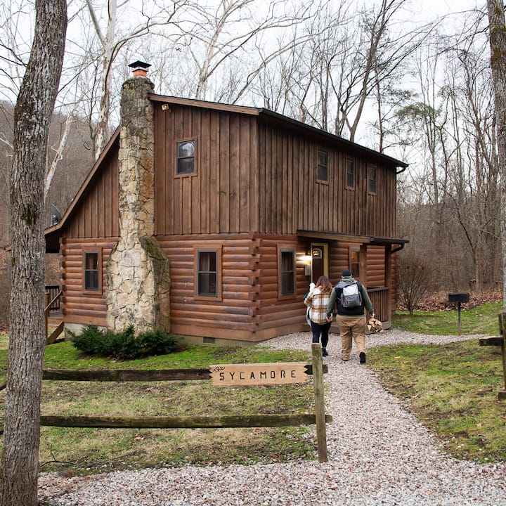 Pet Friendly Hocking Hills Log Cabin W/ Hot Tub - Hocking Hills State Park, OH