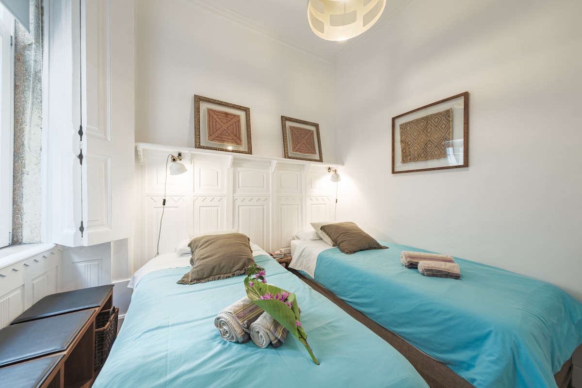 Svetlá a pohodlná izba s dvoma samostatnými lôžkami