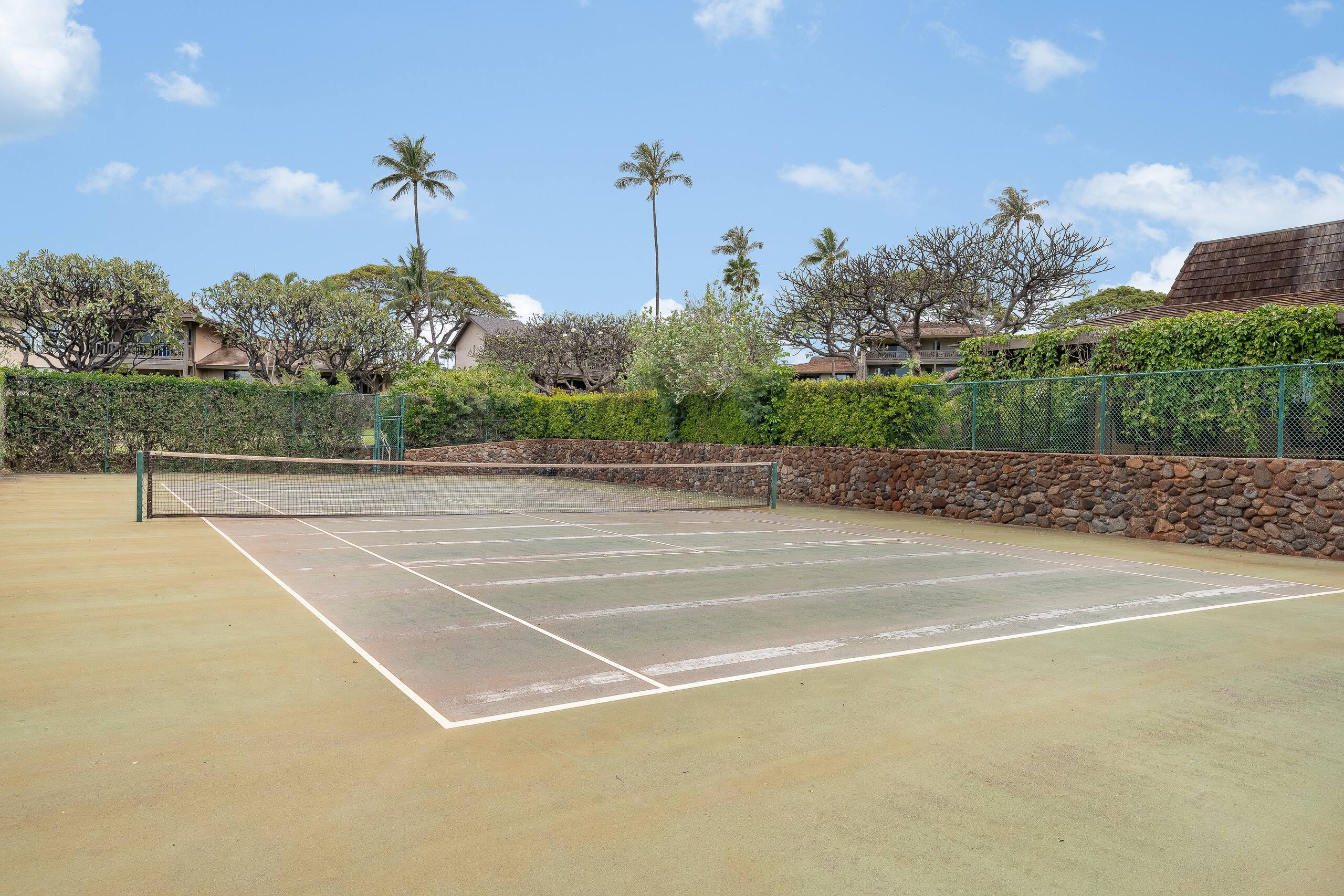 Condo in Lahaina · ★4.76 · 2 bedrooms · 4 beds · 2 baths - Image 31