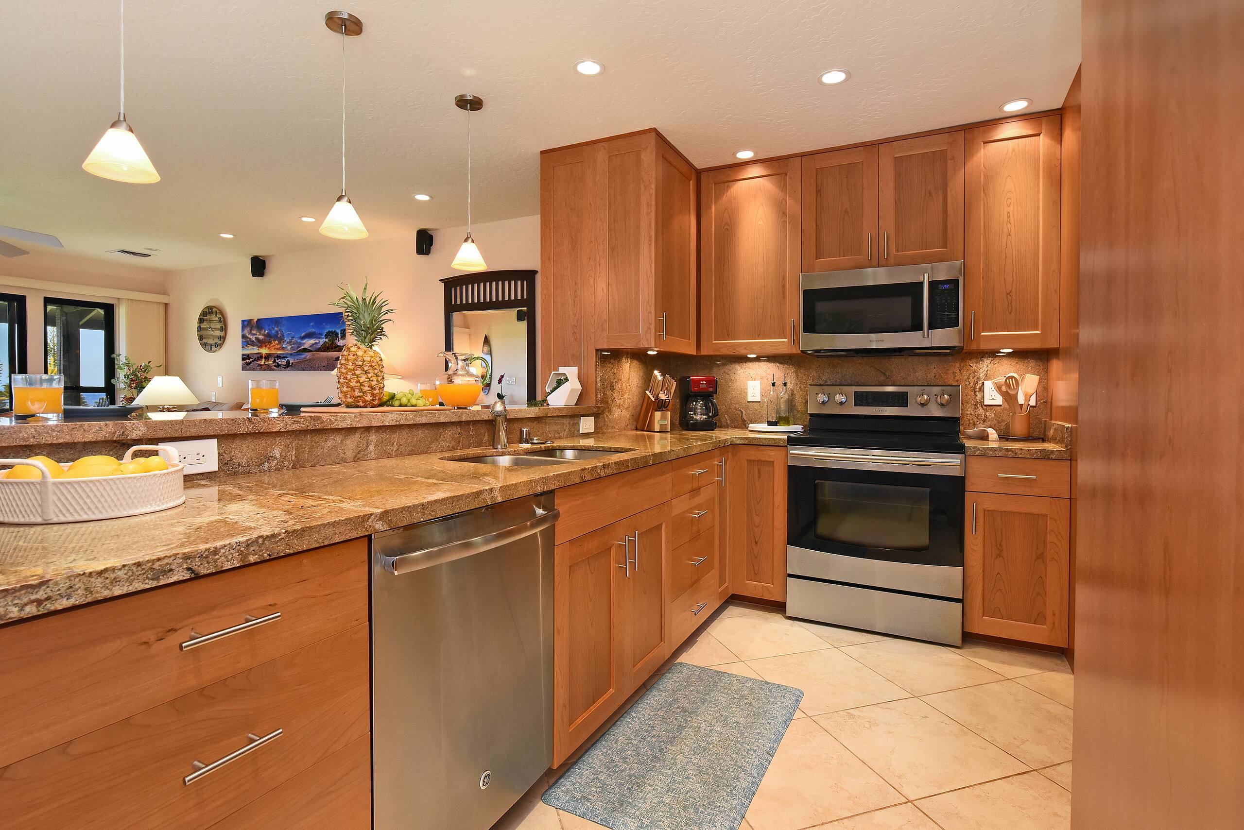 Condo in Lahaina · ★4.76 · 2 bedrooms · 4 beds · 2 baths - Image 11