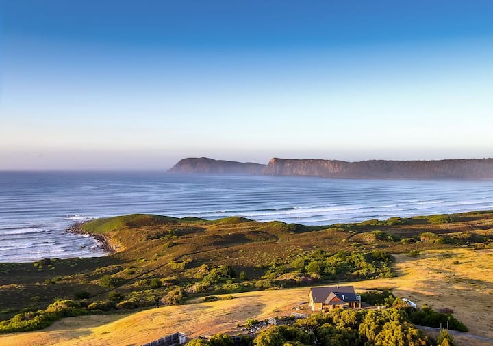 Cloudy Bay Villa- Oceanfront| Sunsets| Views| Fire