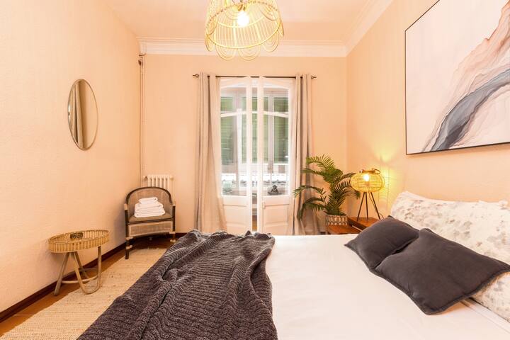 Stylish apartment near to Sagrada Familia gallery image 3