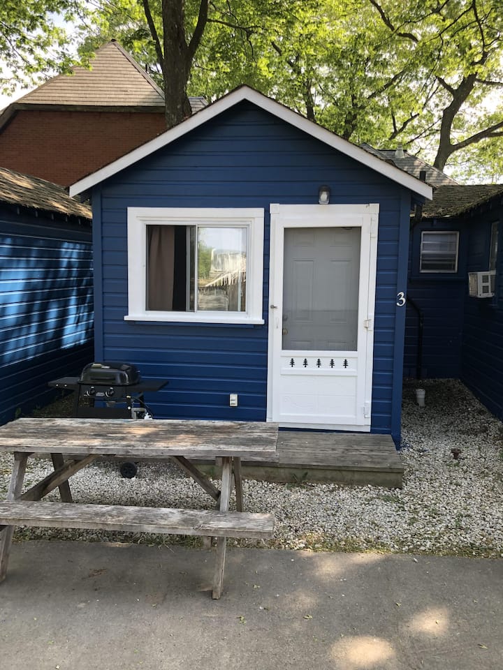 Dock Life Cottage 3 Riverside, 1 Bedroom, Wasaga Houses for Rent in