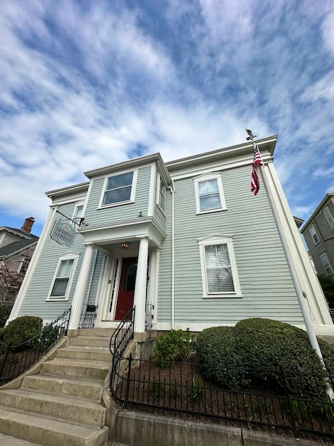 Charming Victorian Home Downtown Newport