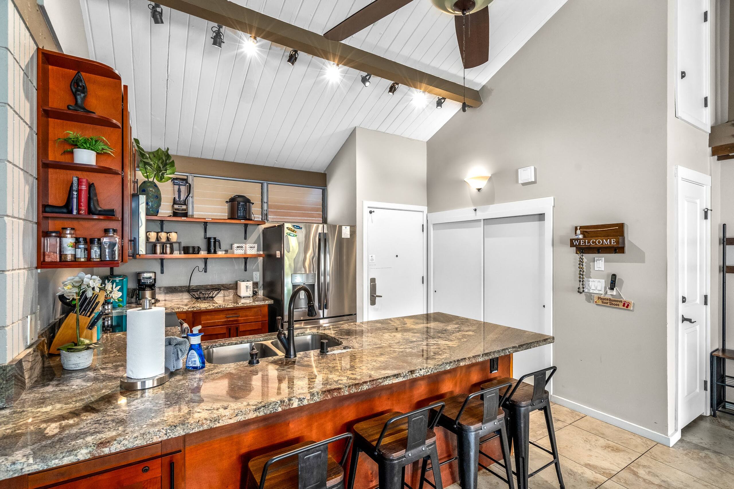 Condo in Kihei · ★4.8 · 2 bedrooms · 4 beds · 2 private baths - Image 12