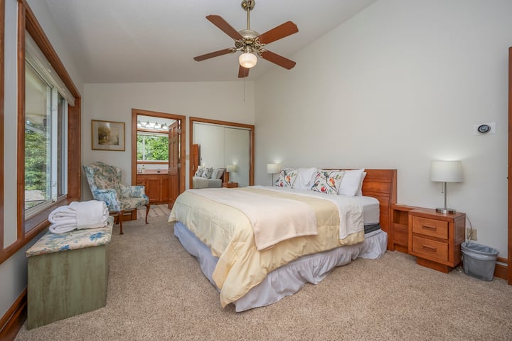 Chumba cha kulala cha Ngazi Kuu #2 w/Kitanda na Runinga ya King