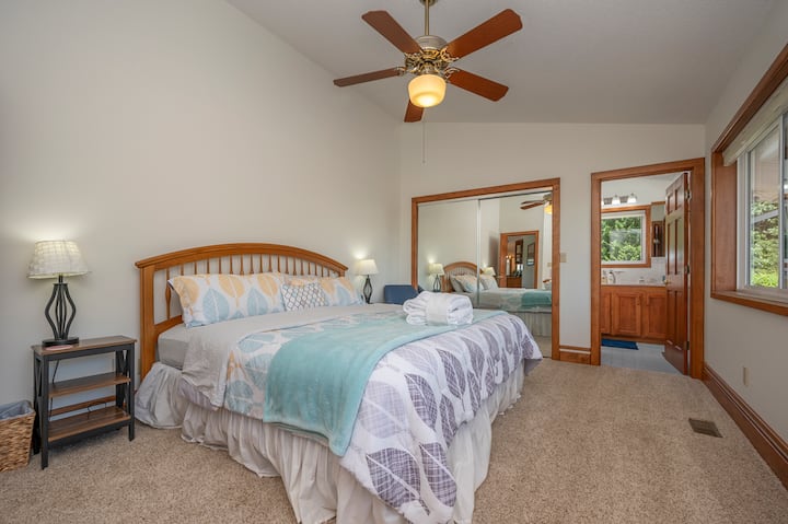 Chumba cha kulala cha Ngazi Kuu #3 w/Kitanda aina ya King