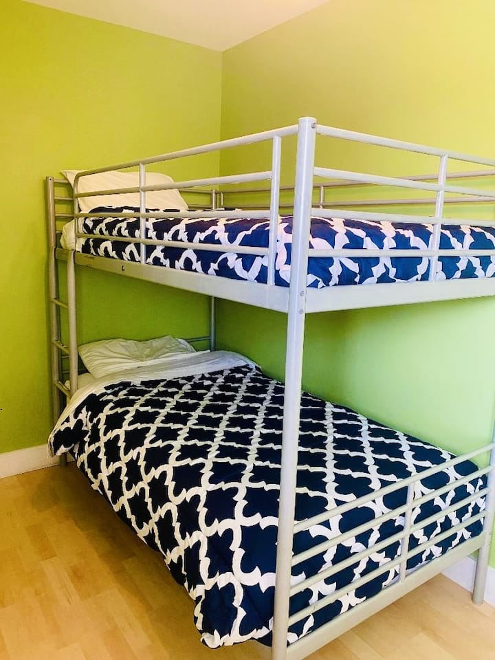 Единична ваканционна къща №13 с двуетажни легла