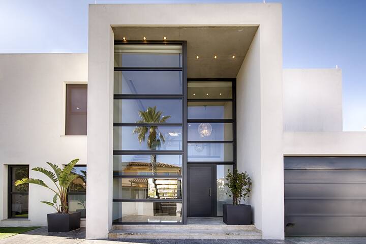 Villa Peni 4ch, Piscine,parking gallery image 4