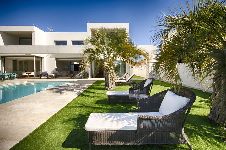 Villa Peni 4ch, Piscine,parking gallery image 5