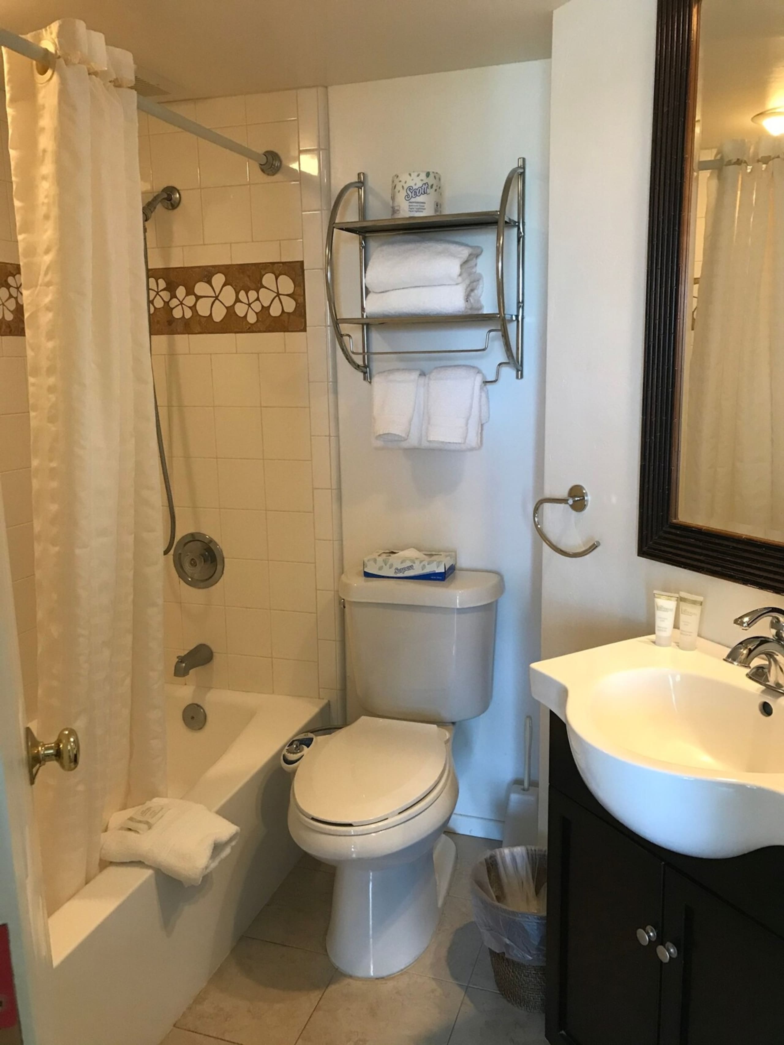 Ocean Front View 1Bd/2Ba @ Imperial Waikiki Resort - Image 6
