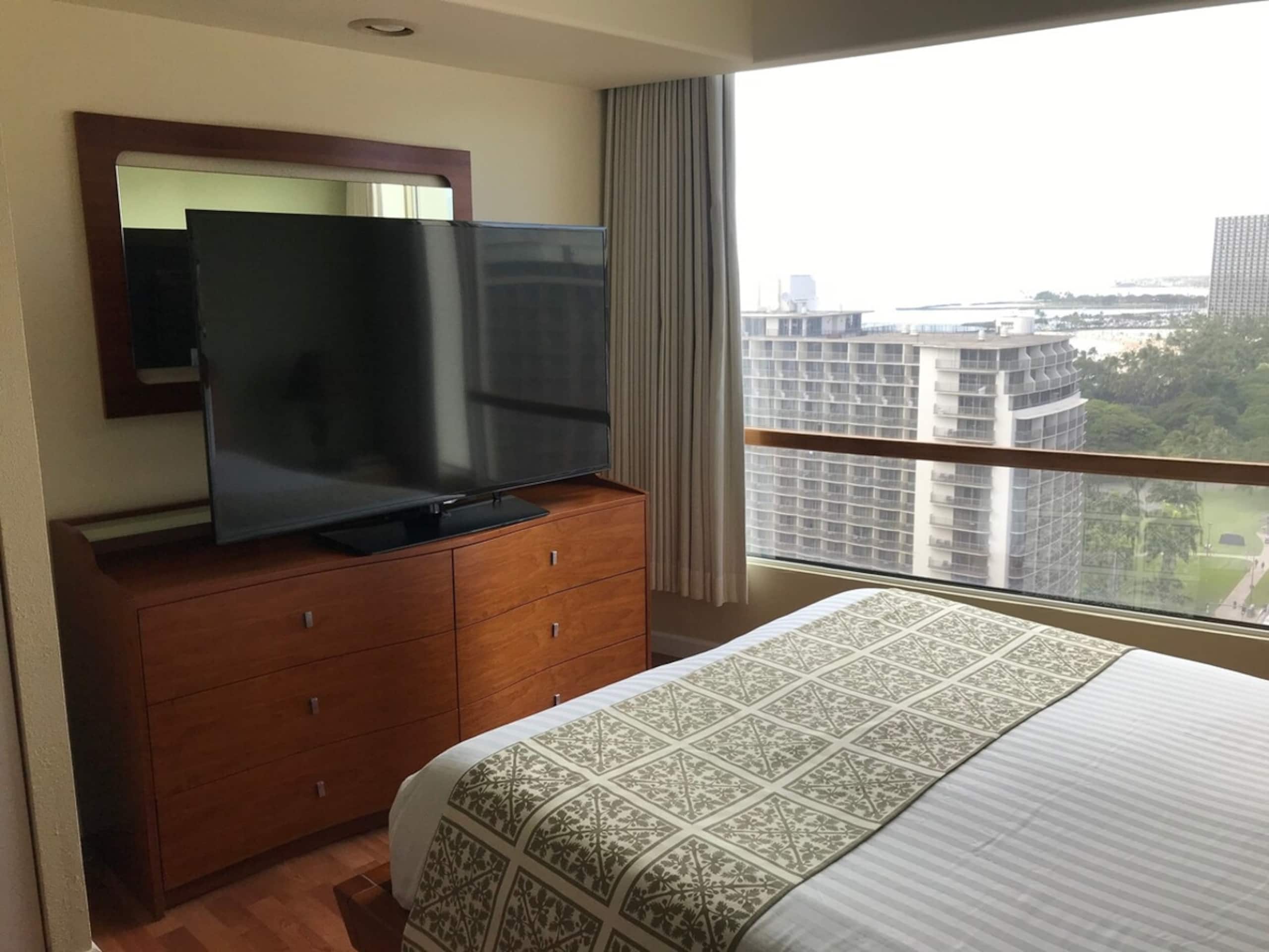Ocean Front View 1Bd/2Ba @ Imperial Waikiki Resort - Image 5