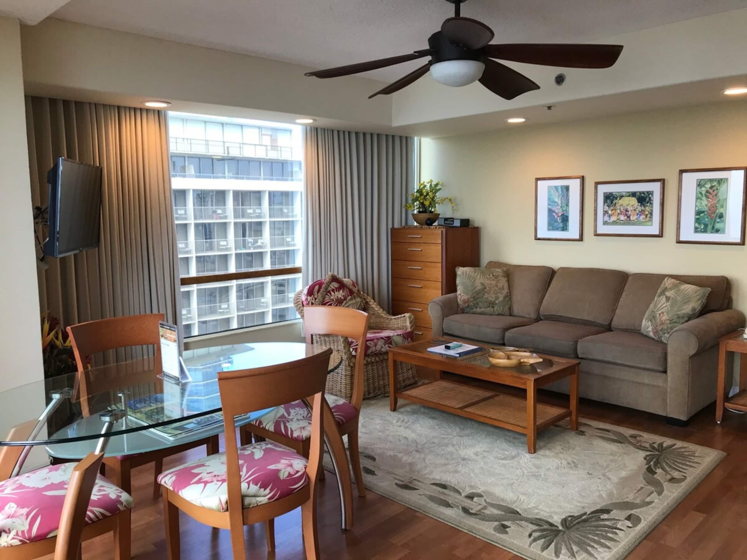 Ocean Front View 1Bd/2Ba @ Imperial Waikiki Resort - Image 13