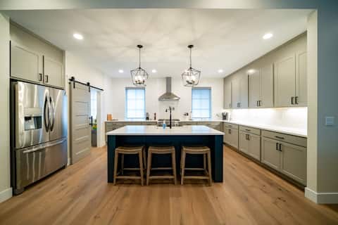 Gated Community Home w Hot tub - Walk to the beach