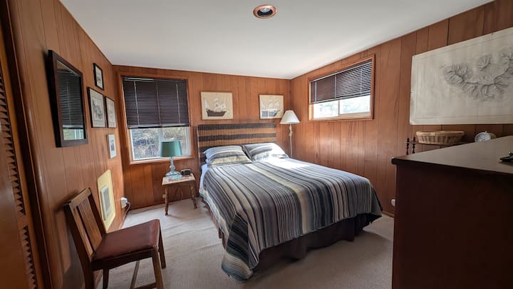 spálňa s manželskou posteľou