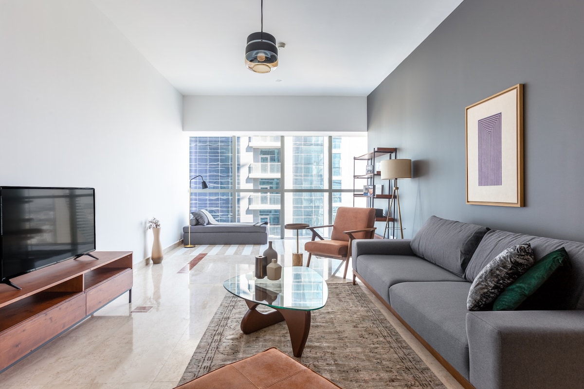 Top Airbnb: Blueground | Sheikh Z Rd, City View, pool & gym in Trade Center First