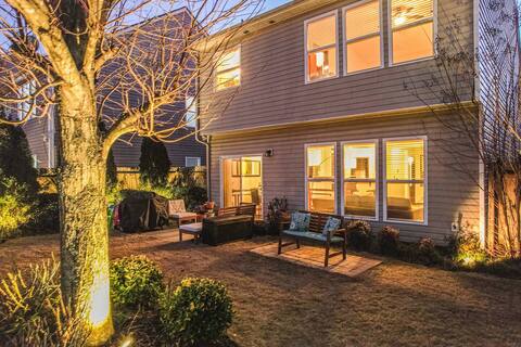Suburban Family Retreat - Outdoor Garden -Sleep 10