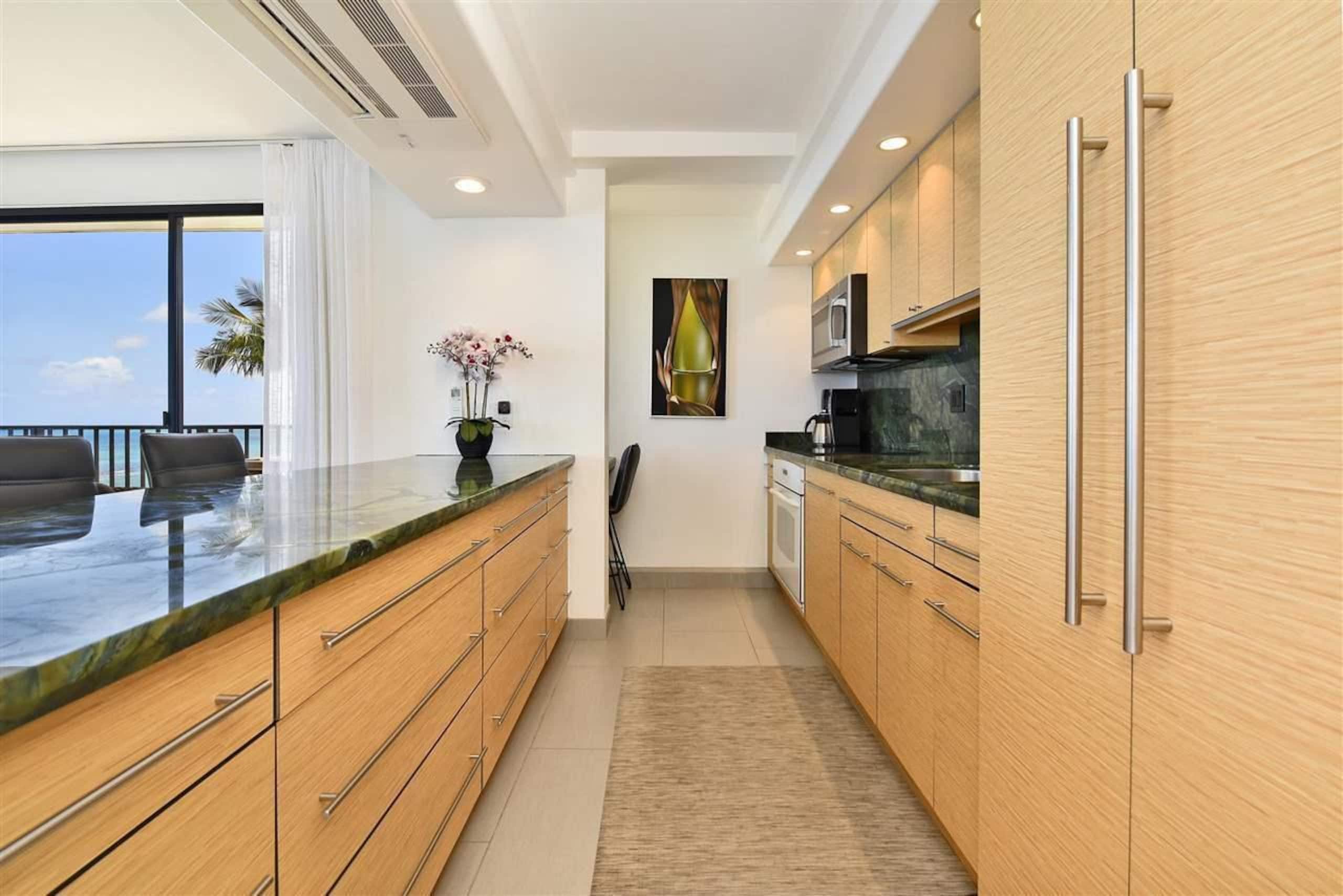 Condo in Lahaina · ★4.93 · 1 bedroom · 2 beds · 1 private bath - Image 15