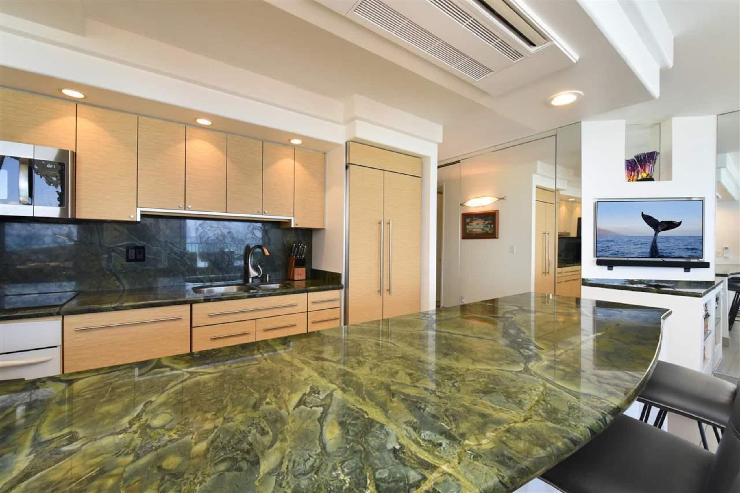 Condo in Lahaina · ★4.93 · 1 bedroom · 2 beds · 1 private bath - Image 26