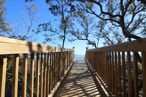 Beachfront, Elevator, Pets ~ Fisherman's Cove