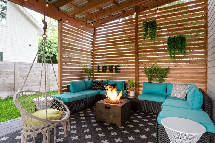 Picture-Perfect Two-Home Corner Retreat w Fire Pit gallery image 3