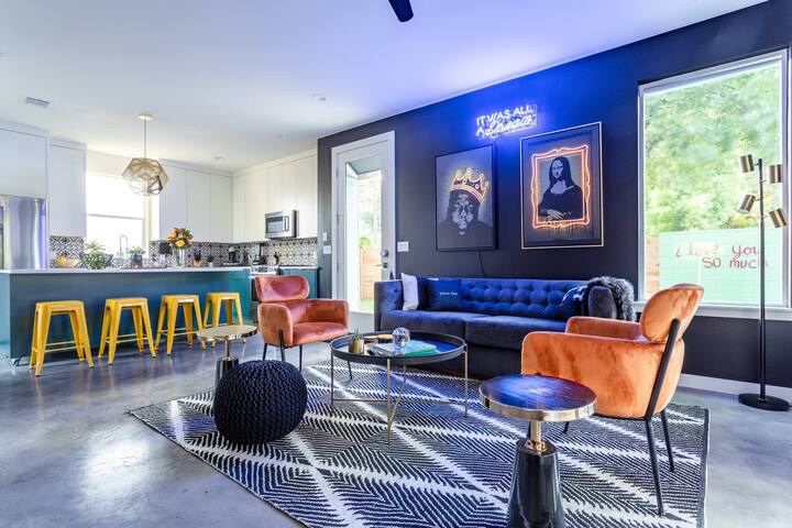 Picture-Perfect Two-Home Corner Retreat w Fire Pit gallery image 5