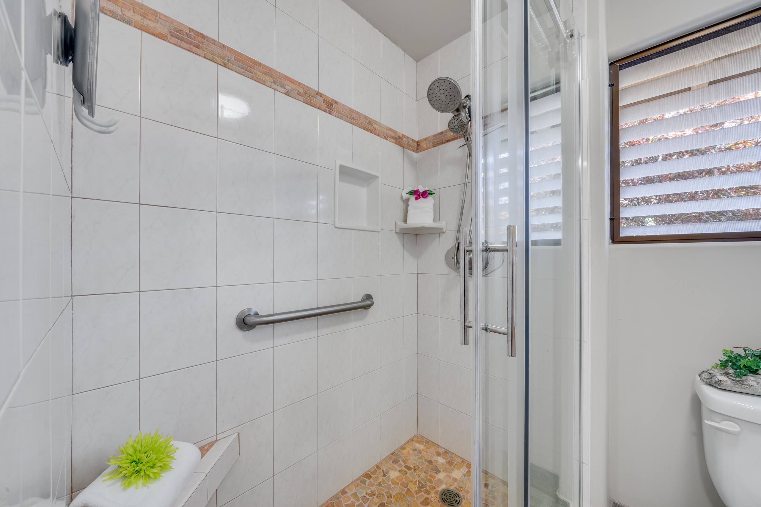 Condo in Kihei · ★4.63 · 1 bedroom · 2 beds · 2 baths - Image 25