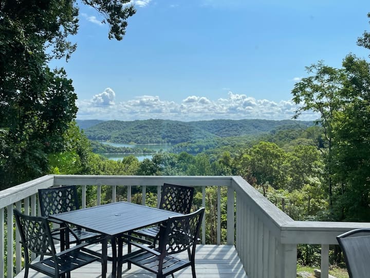 The Lookout (Dog Friendly) Overlooking Center Hill - Chalets for