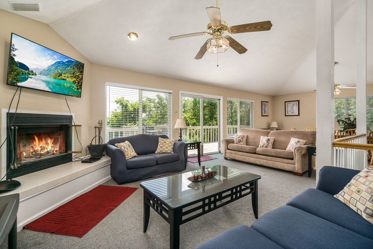 The Lookout (Dog Friendly) Overlooking Center Hill - Chalets for