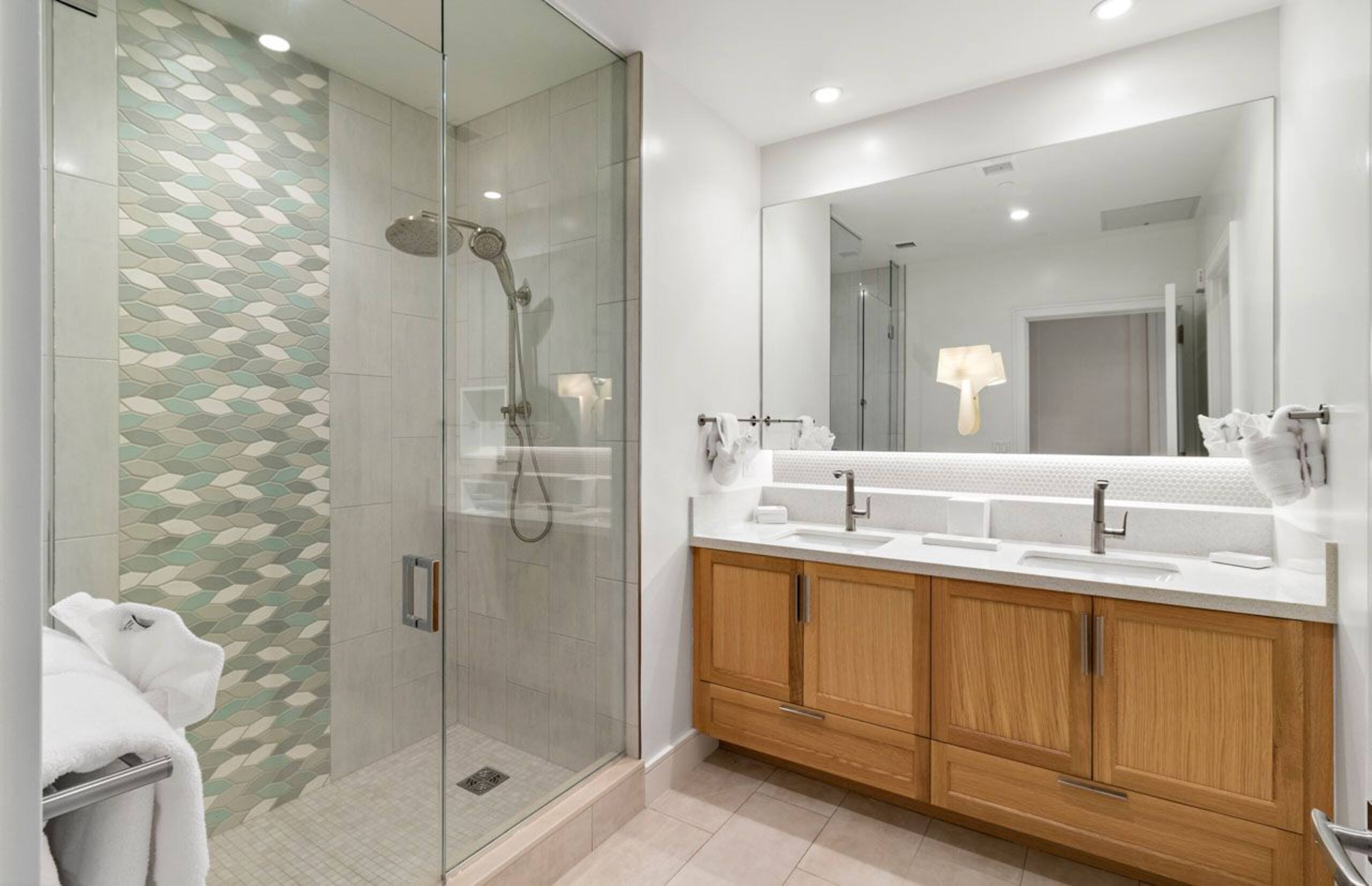 Condo in Lahaina · ★4.93 · 3 bedrooms · 4 beds · 3 baths - Image 18