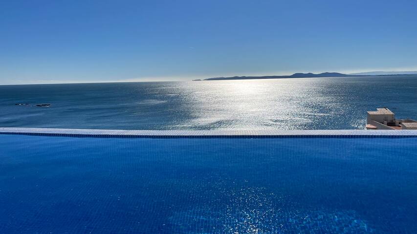 Beautiful house with swimming pool and sea view Av gallery image 5