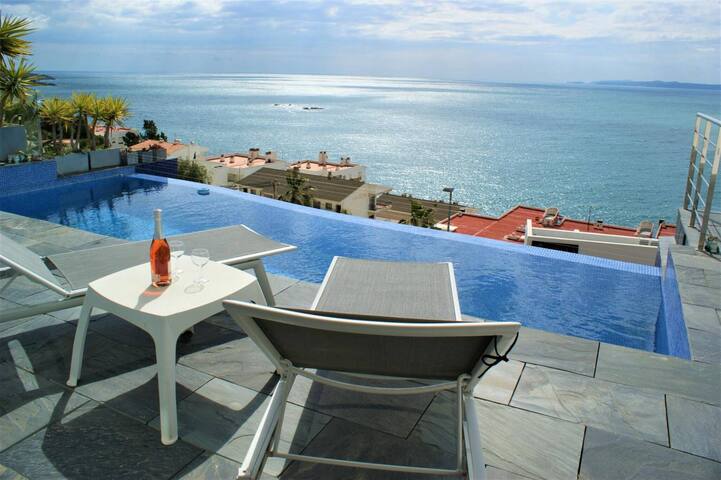 Beautiful house with swimming pool and sea view Av gallery image 3