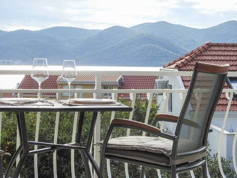 Apartments Klara - Comfort Studio with Balcony and Sea View