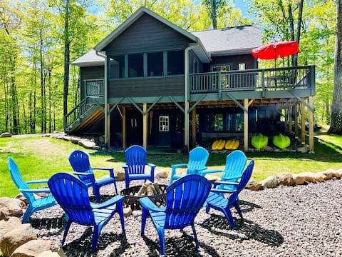 Pet-Friendly Lakeside Chalet with Sauna!