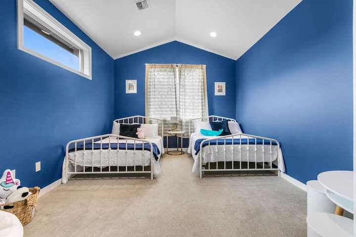 Bedroom 3: two full beds to comfortably sleep 4 adults or kids