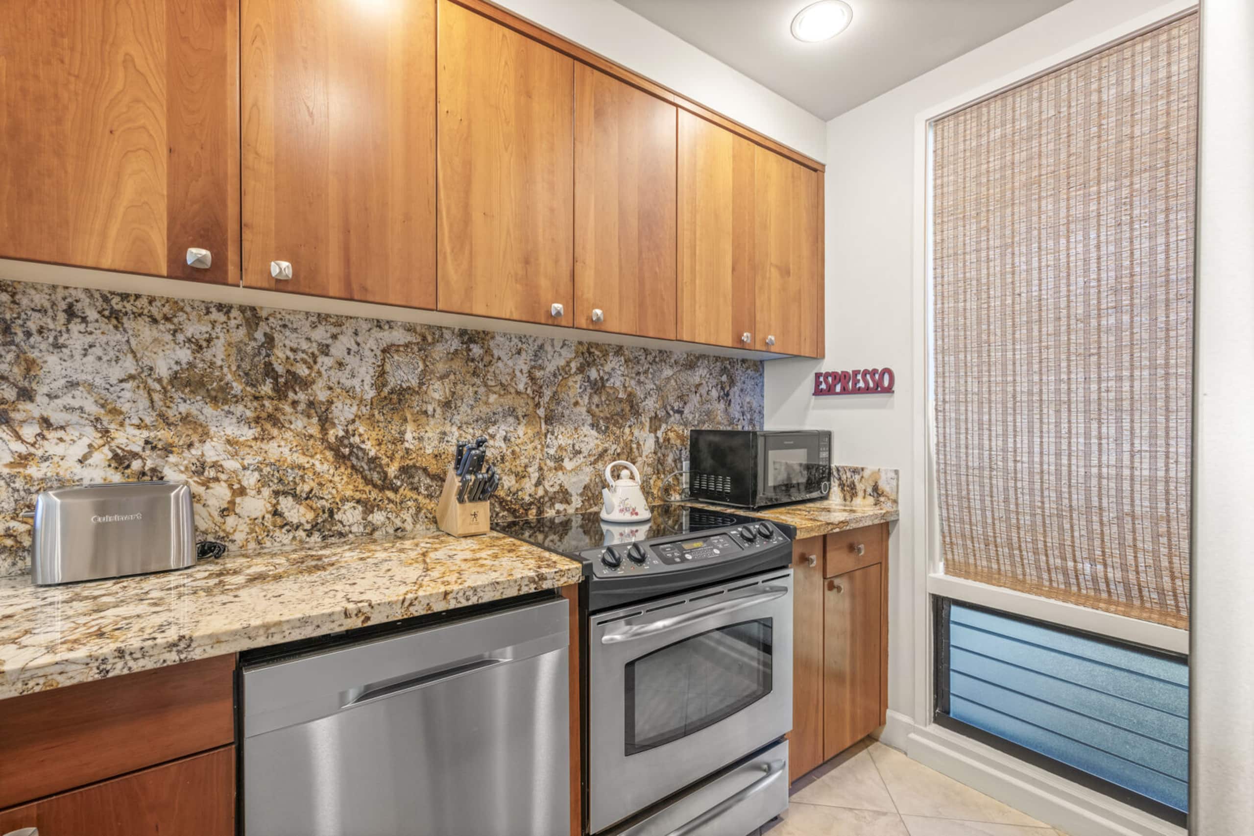 Condo in Lahaina · ★4.83 · 1 bedroom · 1 bed · 2 baths - Image 15