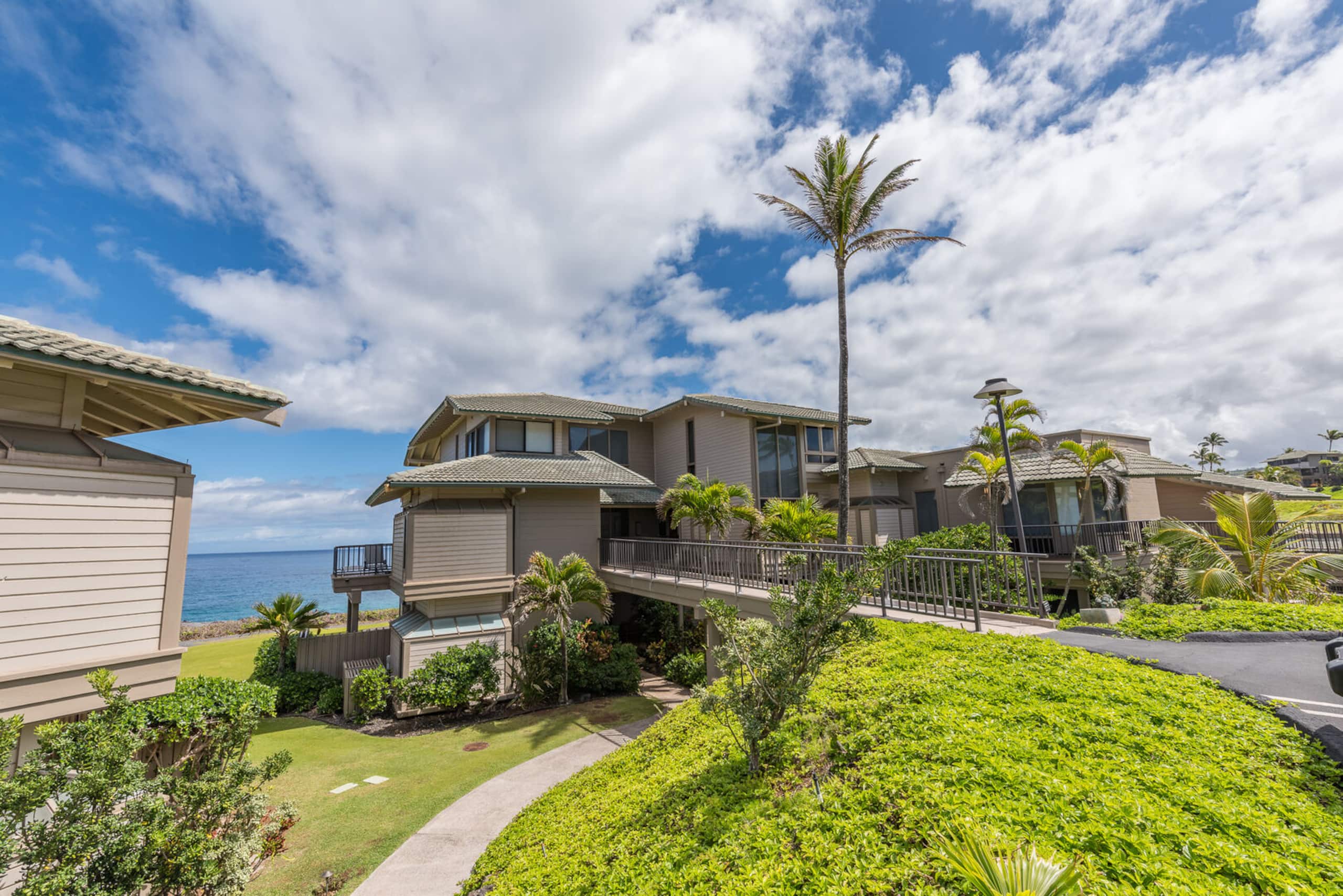 Condo in Lahaina · ★4.83 · 1 bedroom · 1 bed · 2 baths - Image 31