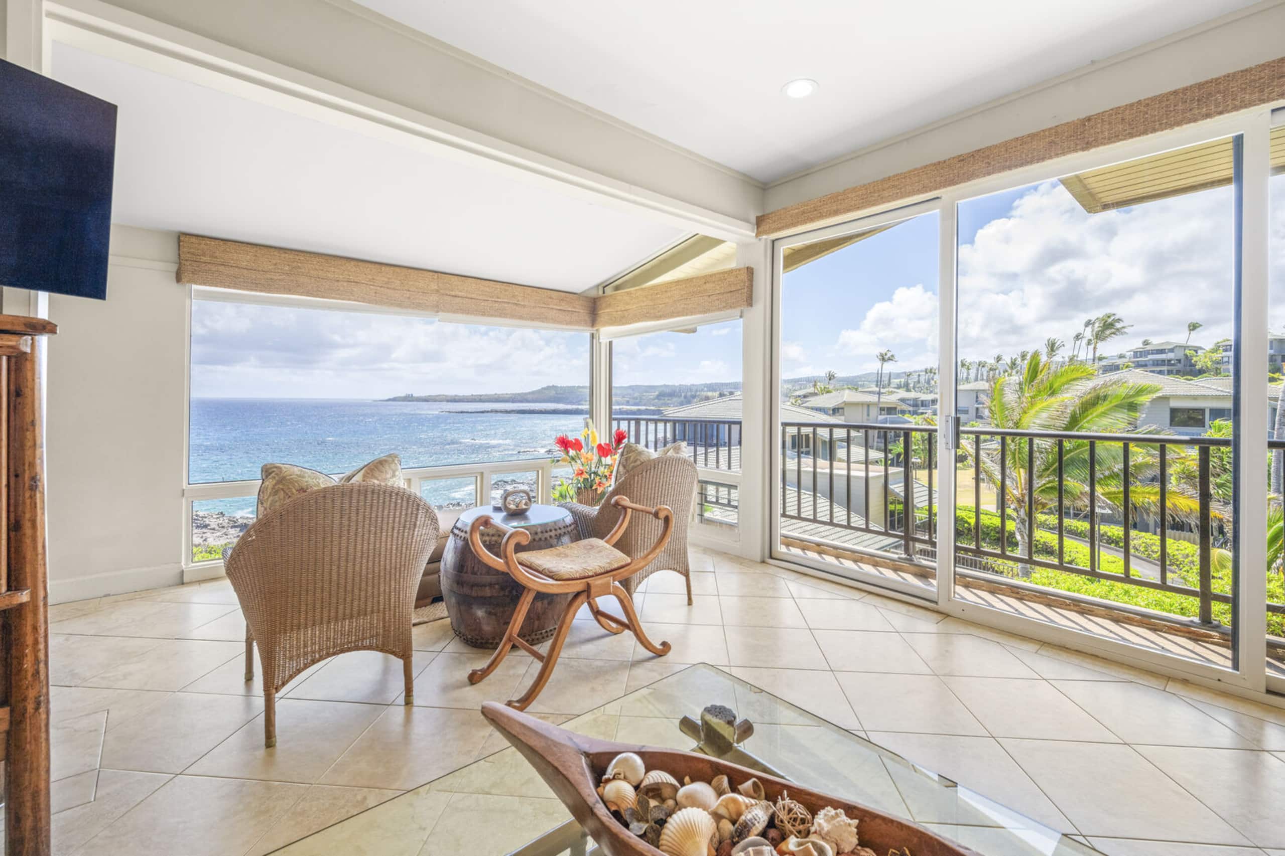 Condo in Lahaina · ★4.83 · 1 bedroom · 1 bed · 2 baths - Image 4