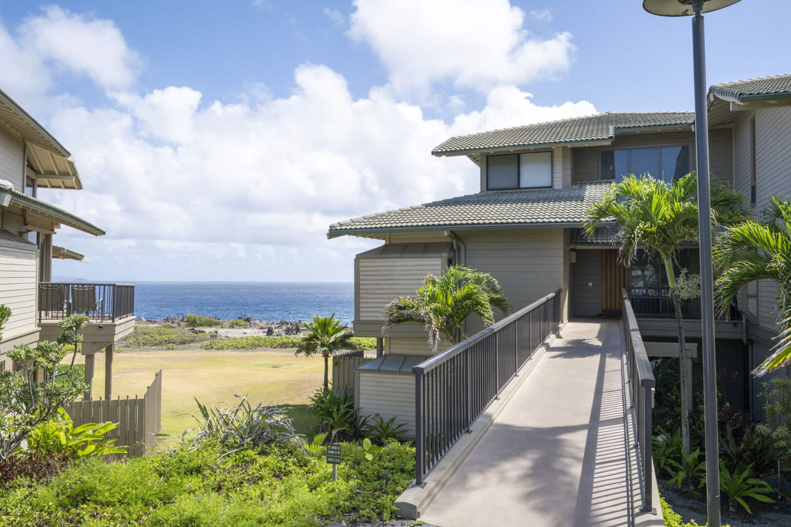 Condo in Lahaina · ★4.83 · 1 bedroom · 1 bed · 2 baths - Image 33