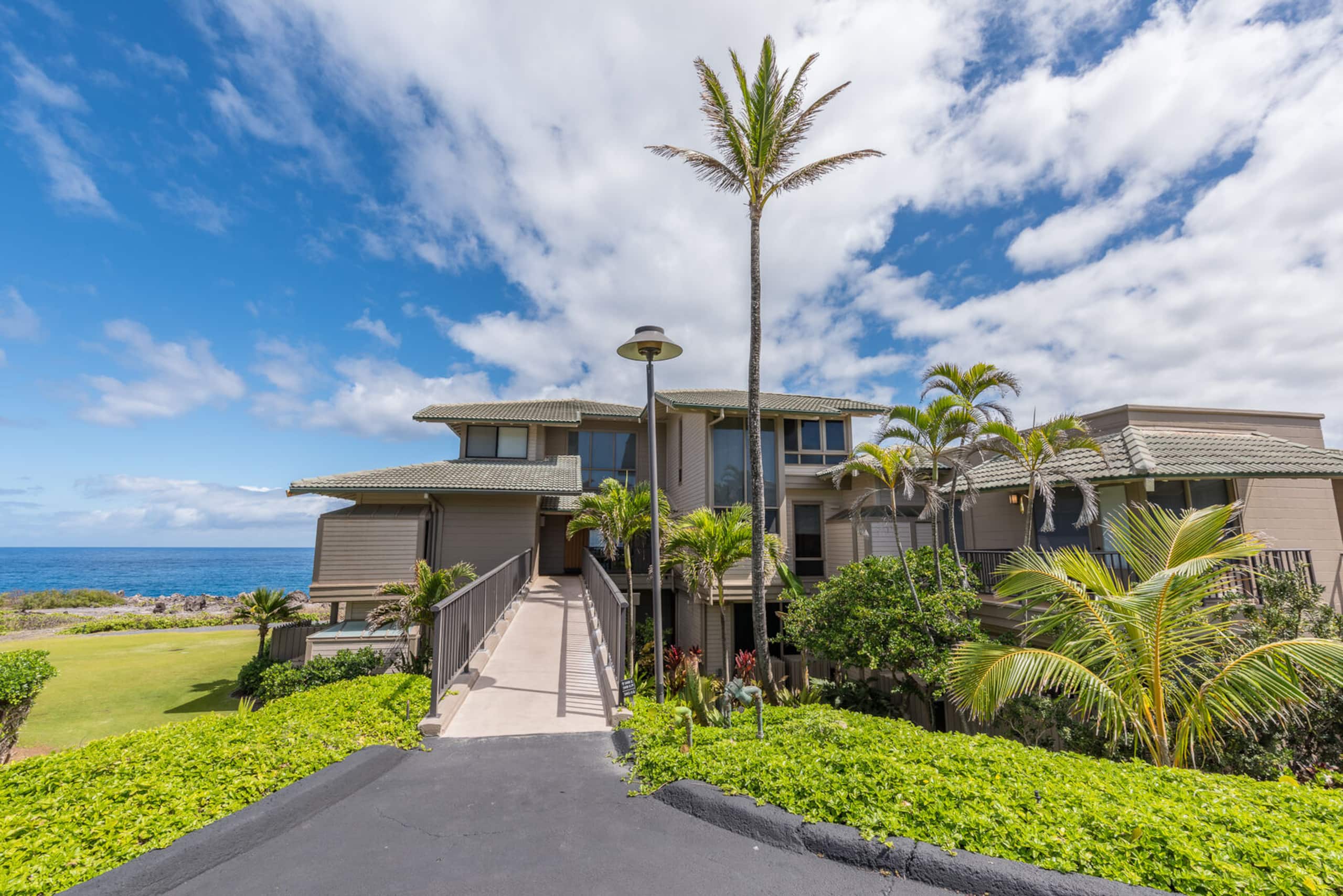 Condo in Lahaina · ★4.83 · 1 bedroom · 1 bed · 2 baths - Image 32