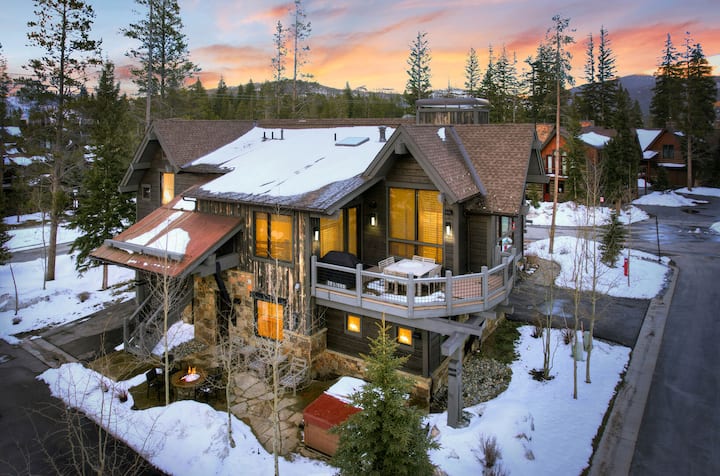 Shock Hill Paradise by Gondola, Locally-Managed - Houses for Rent