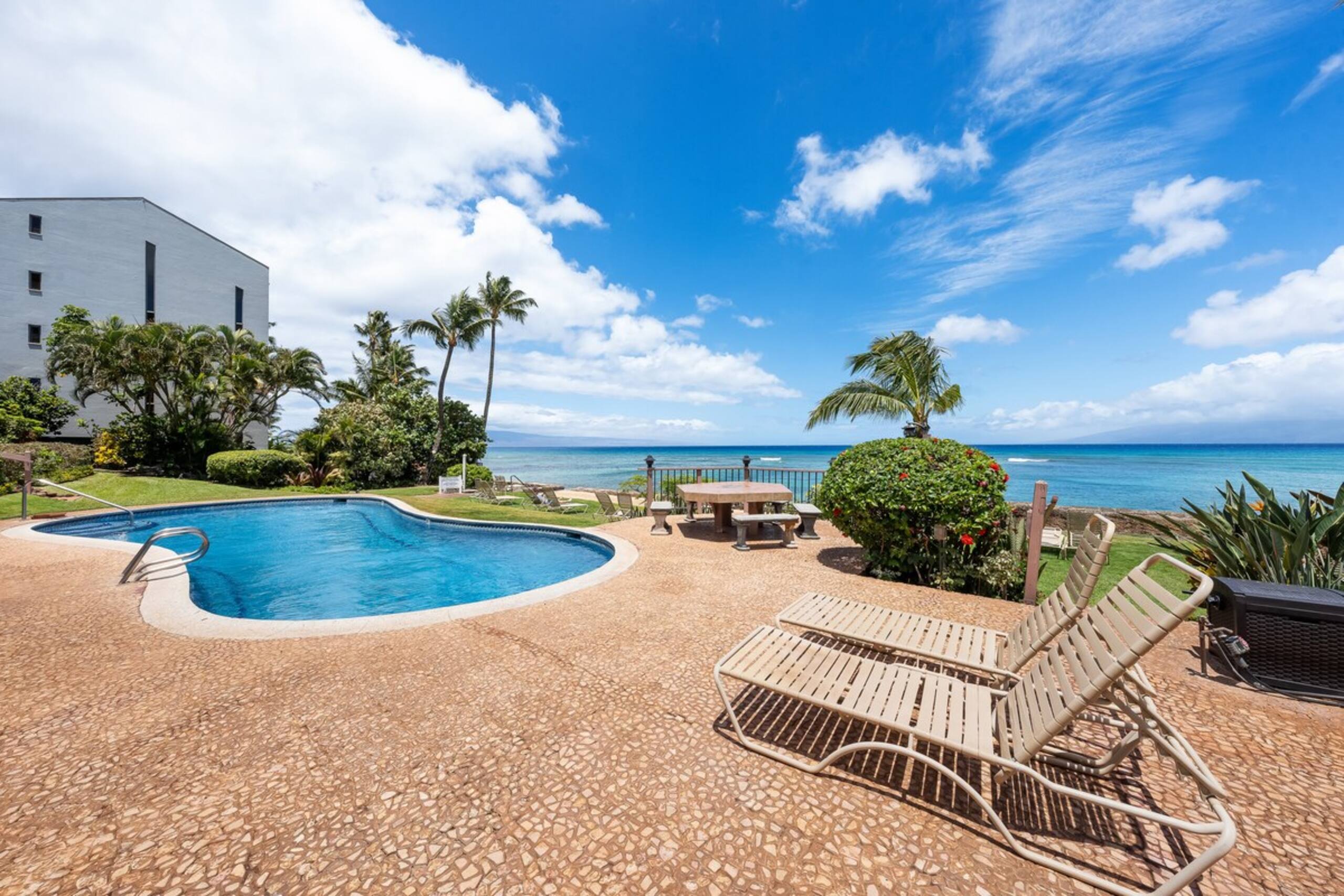 Condo in Lahaina · ★4.85 · 2 bedrooms · 4 beds · 1 bath - Image 42