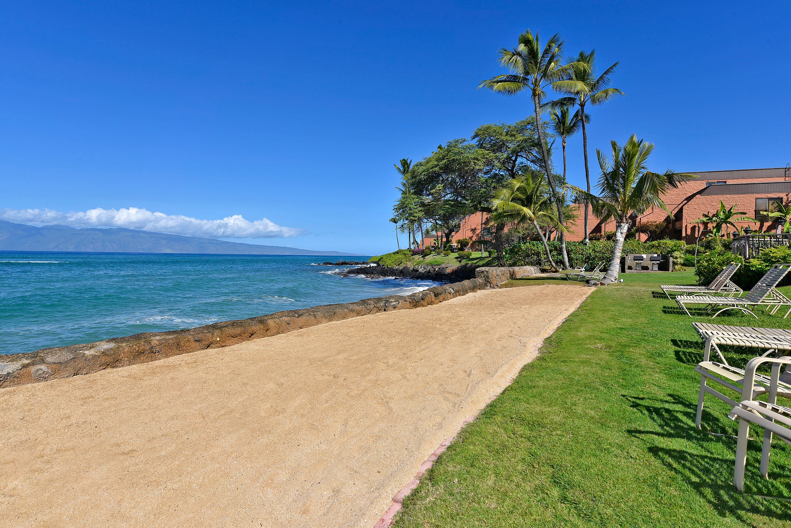Condo in Lahaina · ★4.85 · 2 bedrooms · 4 beds · 1 bath - Image 25