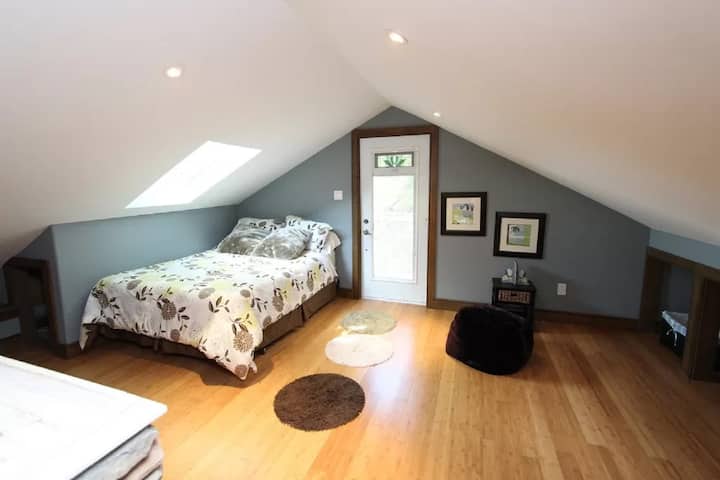 4th Bedroom Loft with Separate Entrance