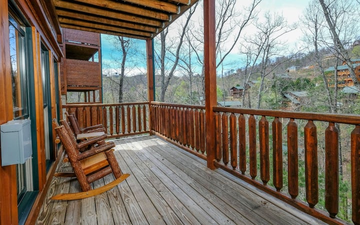 The Great Outdoors - Pool Table And Hot Tub - Gatlinburg, TN