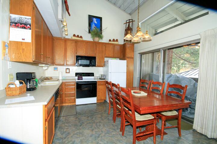 Mammoth Mountain Reservations managed Airbnb listing 2